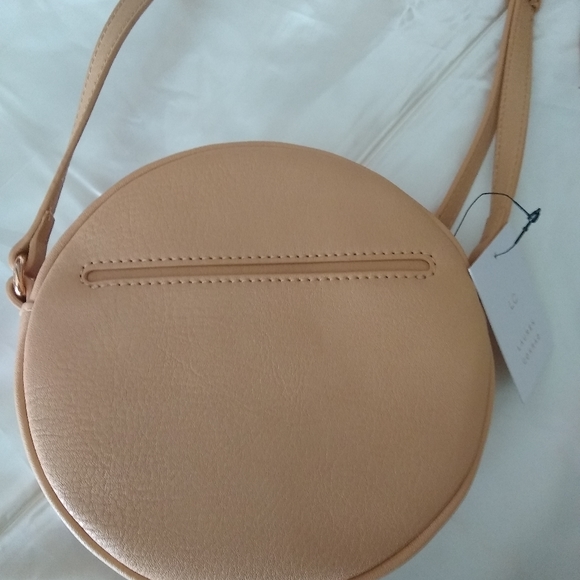 NEW! LC Lauren Conrad Purse Daisy Accent. - Picture 2 of 6